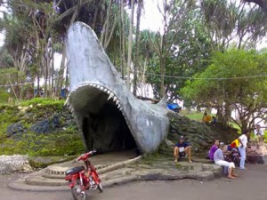 Gerbang pantai batu hiu