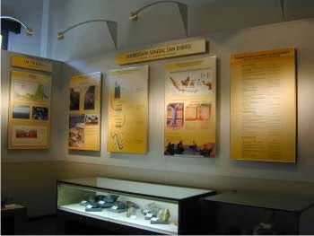 Wisata Sejarah ke Museum geologi Bandung 2