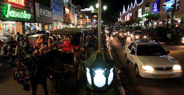 WISATA MALAM DI MALIOBORO JOGJA | Tempat Wisata Terbaik Di Indonesia
