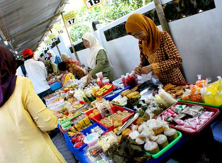 Ngabuburit di Kampung Ramadhan Kauman