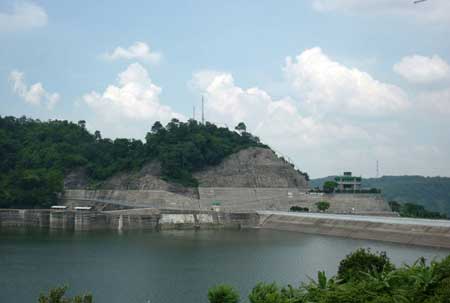 BERSANTAI DI WADUK CIRATA MENIKMATI IKAN BAKAR Tempat 